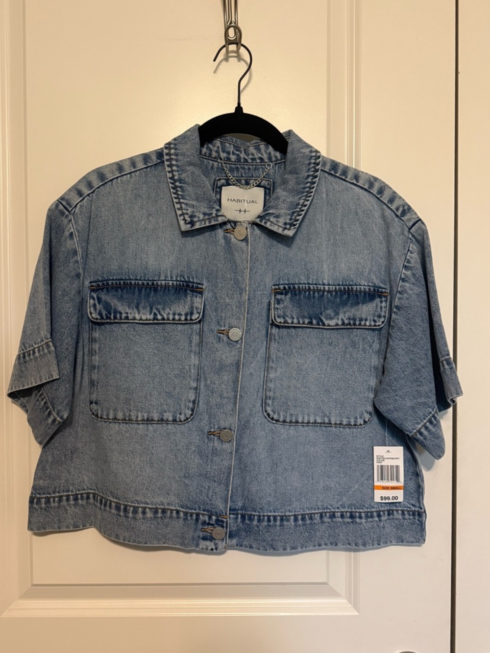 NEW! NWT! Habitual Light Blue Cropped Denim Shirt Jacket with Pockets Size Small